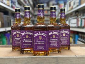 Jack Daniel’s erweitert sein Portfolio um den Tennessee Blackberry. Was hinter dem Brombeer-Whiskey steckt, welche Zielgruppen er anspricht und wie er verkauft wird.