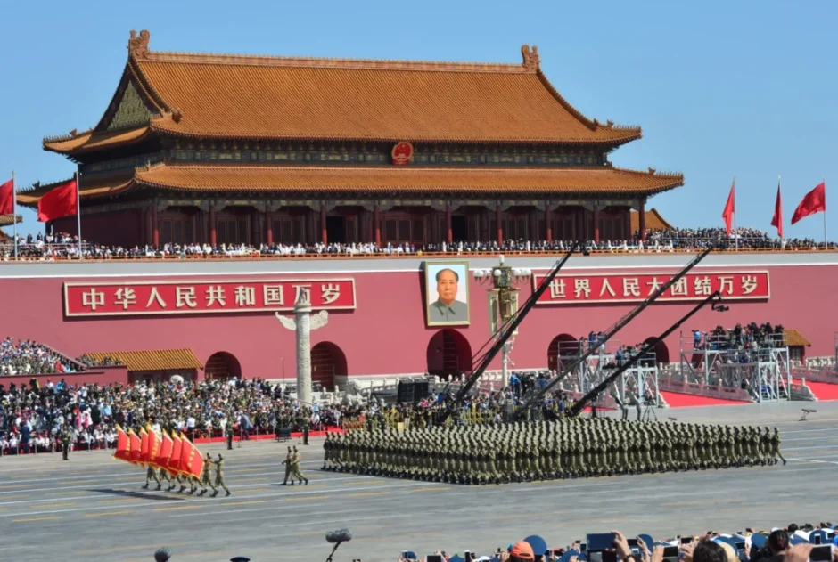 China feiert am 3. September 2025 den 80. Jahrestag des Kriegsendes mit einer gigantischen Militärparade in Peking. Putin und Kim Jong Un reisen an.