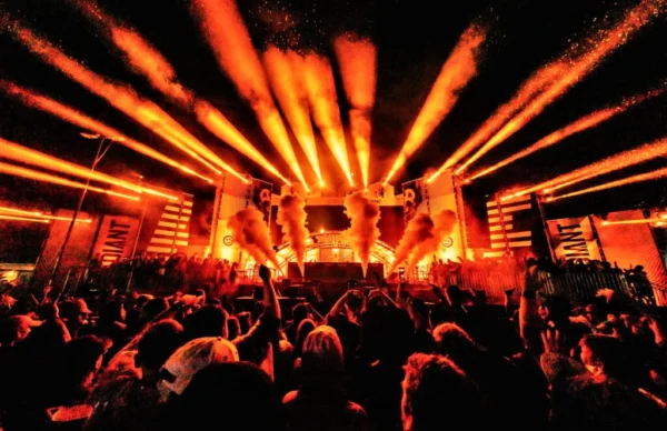 Erleben Sie das Echelon Festival 2025 in Bad Aibling, Deutschland – mit internationalen Headlinern, beeindruckendem Line-up, Tickets, Programm und einzigartiger Festival-Atmosphäre.