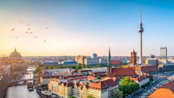 Wohnungspreise Deutschland: Vergleich Ost vs. West 2025. Wo ist Wohnen günstiger – Mieten oder Kaufen? Fakten, Zahlen, Tipps für Investoren und Familien.