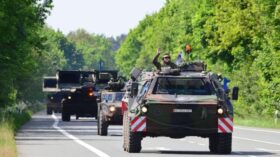 Warum erleichtert Hessen Militärtransporte mit Generalerlaubnis und was bedeutet das für NATO und Bundeswehr