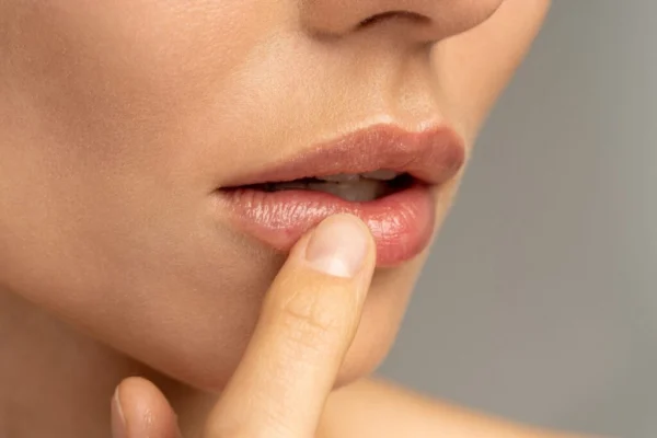 Juckreiz im Mund kann viele Ursachen haben – von Allergien bis Infektionen. Erfahren Sie, wie Sie Auslöser erkennen und gezielt behandeln.