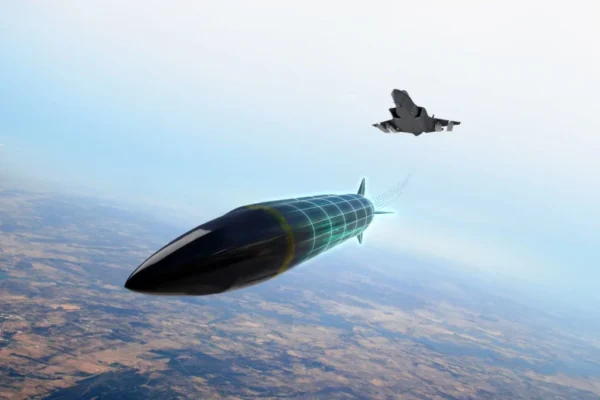 US-Hyperschallrakete Mako: Mach 5, modulare Bauweise, Multi-Plattform-Fähigkeit. Vergleich mit YJ-21, ARRW und Dark Eagle im Technologiekontext.