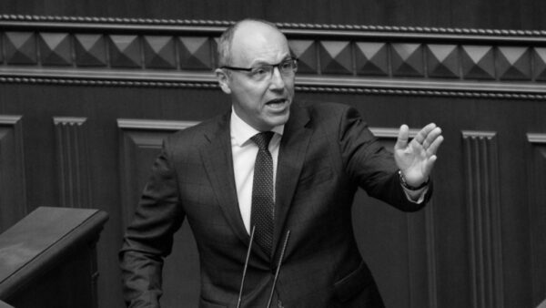 Am 30. August 2025 wurde der frühere Parlamentspräsident Andrij Parubij in Lwiw erschossen. Die Ermittlungen laufen, Polizei und SBU suchen nach dem Täter.