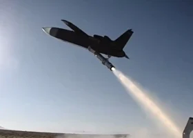 Die T&uuml;rkei testet erstmals die neue Drohne Şimşek-K mit RATO-System. Flexibel einsetzbar als Trainingsziel oder Kamikaze &ndash; ein Meilenstein der t&uuml;rkischen R&uuml;stungsindustrie.