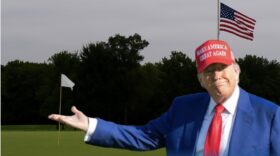 „Trump tot“ sorgte auf X für zehntausende Beiträge. Vance und Simpsons-Macher Groening befeuerten das Gerücht, doch Bilder vom Golfplatz zeigten Trump lebendig.