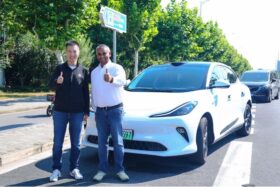 Uber und Momenta starten Robotaxi-Tests in München. Autonome Fahrzeuge ohne Fahrer sollen bald Realität werden. Start in ODD-Zonen ab 2026 geplant.