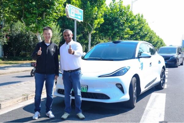 Uber und Momenta starten Robotaxi-Tests in München. Autonome Fahrzeuge ohne Fahrer sollen bald Realität werden. Start in ODD-Zonen ab 2026 geplant.