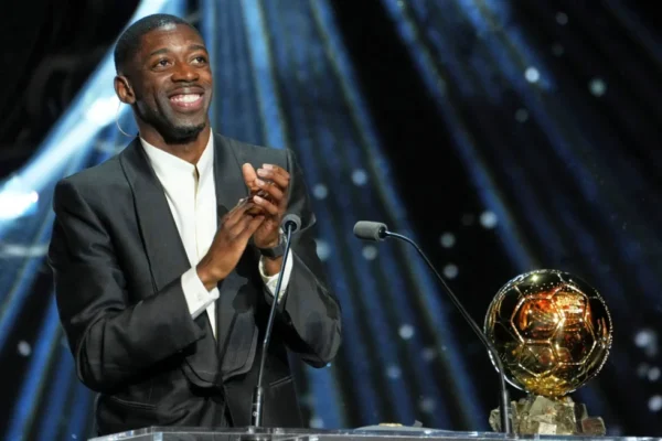 Ballon d’Or 2025: PSG-Star Ousmane Dembélé setzt sich in Paris gegen Barcelonas Lamine Yamal durch, gewinnt mit 35 Toren, 14 Assists und dem historischen Triple.