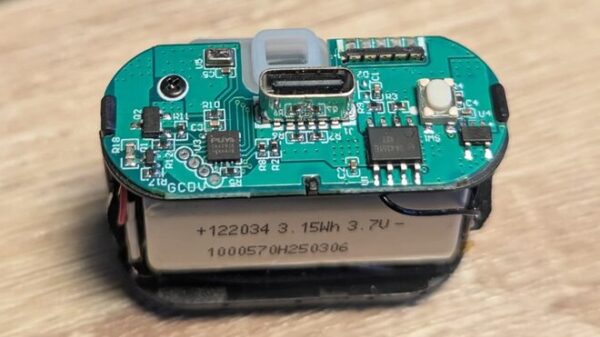 Ingenieur Bogdan Ionescu aus Rumänien baut 2025 aus einer E-Zigarette den VapeServer. Renewz berichtet über ein Upcycling-Projekt mit weltweiter Resonanz.