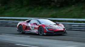 Der vollelektrische BYD Yangwang U9 Xtreme erreicht in Papenburg 496 km/h und bricht damit den Weltrekord für das schnellste Serienauto der Welt.