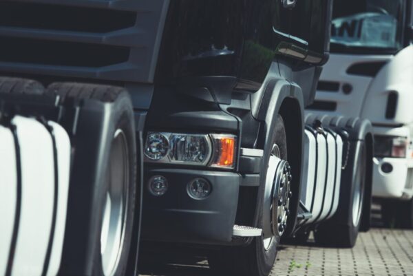 Digitalisierung im Transport bringt Effizienz, Telematik, Fuhrparkmanagement und Nachhaltigkeit. Unternehmen sparen Kosten, erfüllen Vorgaben und sichern Wettbewerbsvorteile.