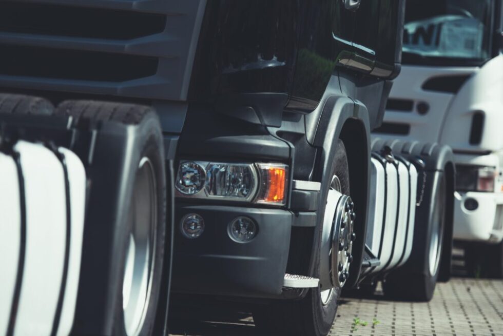 Digitalisierung im Transport bringt Effizienz, Telematik, Fuhrparkmanagement und Nachhaltigkeit. Unternehmen sparen Kosten, erfüllen Vorgaben und sichern Wettbewerbsvorteile.