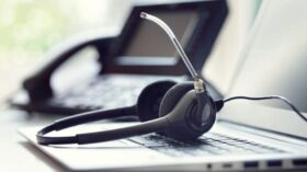 Salesforce streicht 4000 Support-Jobs und setzt in der Schweiz massiv auf KI-gesteuerten Service