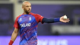 Tymal Mills: Der Cricketspieler, der zu OnlyFans ging und vom ECB verboten wurde