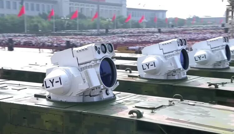 China stellt das Lasersystem LY-1 vor: Waffe gegen Drohnen und Raketen, niedrige Kosten pro Schuss, globale Konkurrenz und neue Seekriegsdoktrinen.