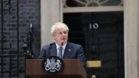 Boris Johnson fordert beim „Freedom Summit“ in London härtere Sanktionen gegen Russland und die Übertragung eingefrorener Vermögenswerte an die Ukraine.