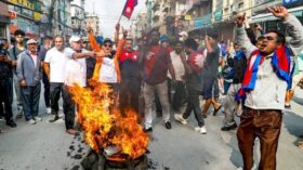 Massenproteste gegen Korruption haben Nepals Premierminister K.P. Sharma Oli zum Rücktritt gezwungen. Bei den Unruhen in Kathmandu starben 19 Menschen.
