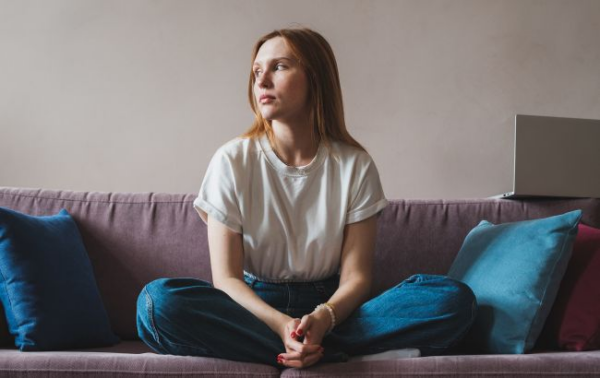 Negative Erinnerungen bleiben länger im Gedächtnis, erklärt ein Psychiater. Erfahren Sie Ursachen, Schutzmechanismen und Tipps, wie positive Erlebnisse bewusster gespeichert werden.