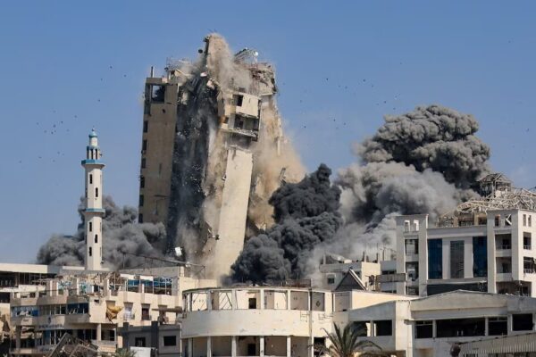 Israel beginnt eine großangelegte Bodenoffensive in Gaza. Heftige Angriffe, hunderte Tote, internationale Kritik und neue EU-Sanktionen.
