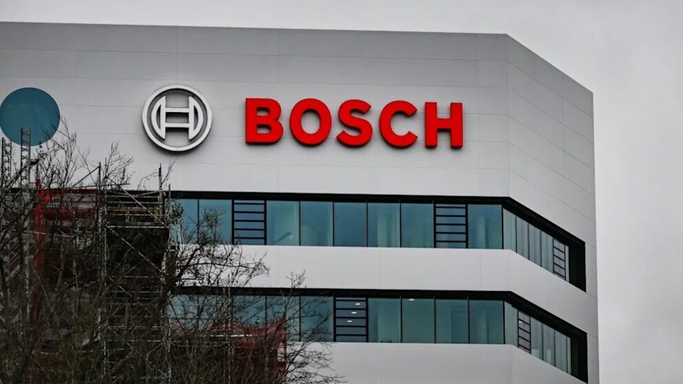 Bosch plant massiven Stellenabbau: Eine fünfstellige Zahl an Jobs soll gestrichen werden. Sparkurs, Renditeziele und Folgen für Mitarbeiter im Überblick.