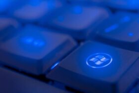 Microsoft stellt Windows-10-Sicherheitsupdates bis Oktober 2026 in Europa kostenlos bereit. Euroconsumers setzte Entscheidung gegen den Konzern durch.