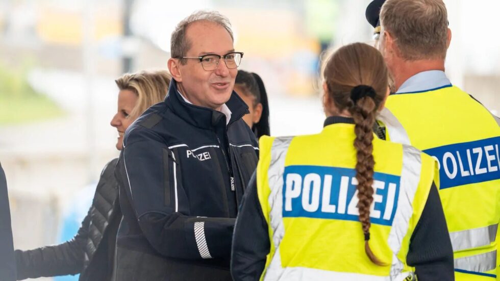 Die Asylzahlen sinken deutlich, doch Experten warnen: Nicht allein Grenzkontrollen, sondern äußere Faktoren und Reformen prägen die Entwicklung.