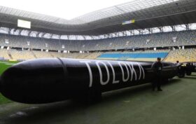 Toloka-Drohnen vorgestellt: Ukrainische Unterwasserdrohnen mit KI, Sprengstoff und Reichweite bis 2000 km sorgen für Aufsehen auf der Messe in Lwiw.