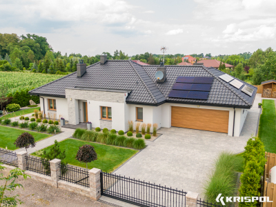 Automatische Garagentore von Krispol: Vorteile für Hausbesitzer in Deutschland. Sektional garagentor und rolltore bieten Komfort, Sicherheit und Energieeffizienz mit fairen Preisen.