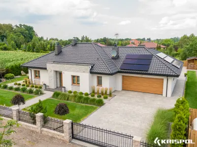 Automatische Garagentore von Krispol: Vorteile für Hausbesitzer in Deutschland. Sektional garagentor und rolltore bieten Komfort, Sicherheit und Energieeffizienz mit fairen Preisen.