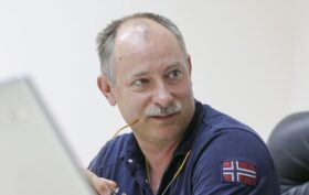 Nach einem Shahed-Angriff auf Polen deutet Militärexperte Oleg Zhdanov die Reaktion der NATO als "grünes Licht" für Putin. Er warnt vor einer möglichen Spaltung des Bündnisses.