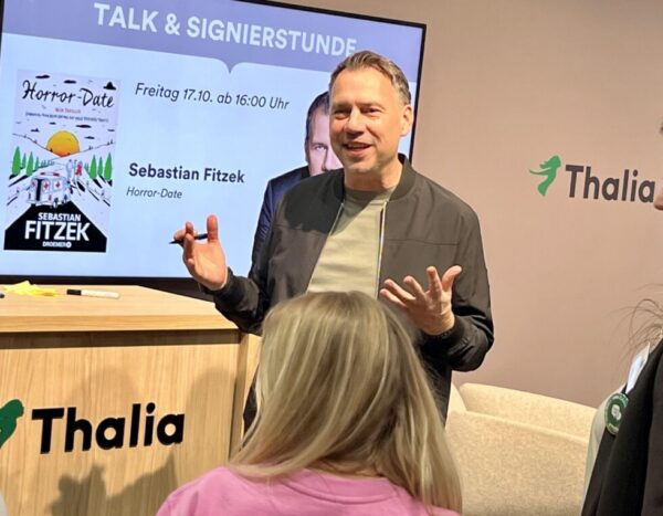 Sebastian Fitzek veröffentlicht am 22. Oktober 2025 den Psychothriller „Der Nachbar“. Alle Infos zum Buch, Lesungen und Terminen in Deutschland und Luxemburg.