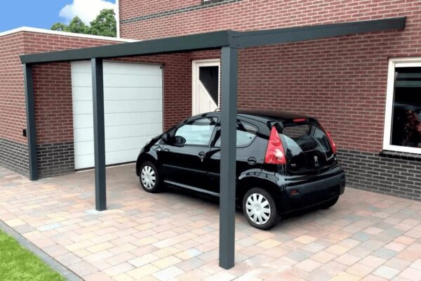 Carport-Material im Vergleich: Holz oder Aluminium? Erfahren Sie, welches besser zu Stil, Nachhaltigkeit und Pflege passt – und warum Holzcarports besonders beliebt sind.
