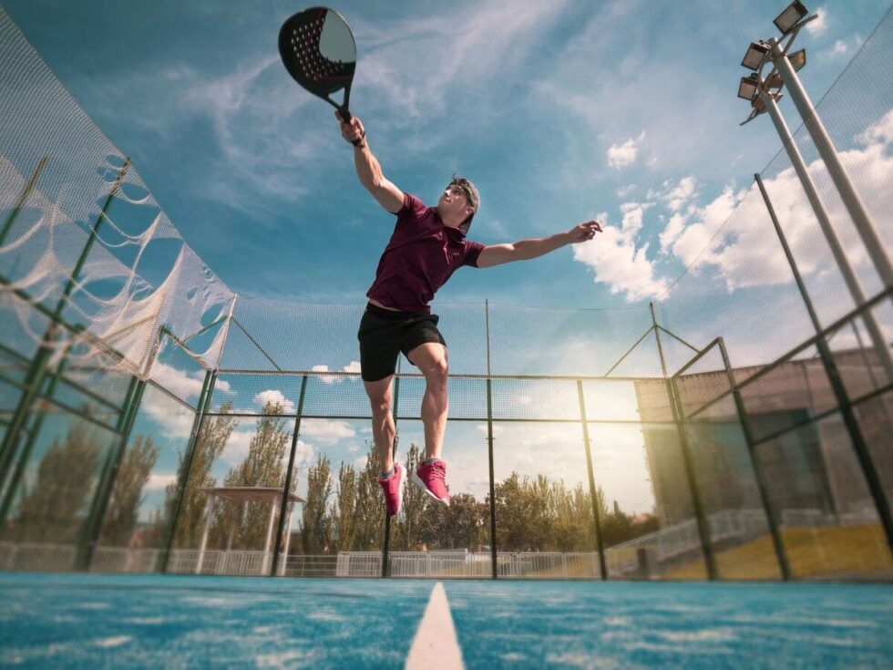 Padel indoor Deutschland 2025: Adressen, Kosten und Top-Hallen in Berlin, Frankfurt, München, Hamburg, Stuttgart und Leipzig – Spiel ganzjährig bei jedem Wetter.
