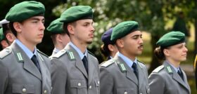 Deutschland plant ein neues Wehrdienstgesetz. Diskutiert wird ein mögliches Losverfahren, falls zu wenige Freiwillige zur Bundeswehr kommen.