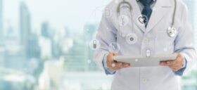 E-Health in Deutschland: Alle Infos zu ePA, E-Rezept und MedTech-Innovationen 2025. Fakten zur DSGVO-Umsetzung und den Herausforderungen im Datenschutz.