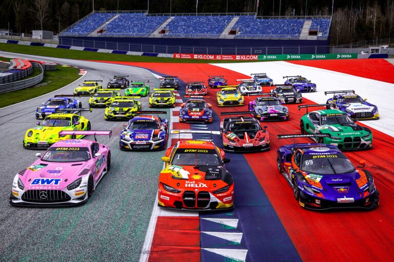 Der DTM Saisonstart 2026 (23.–26. April) in Oschersleben wird zum Kräftemessen. Detaillierte Analyse der BoP, Historie der Strecke, Favoriten und das komplette Motorsport Deutschland Programm