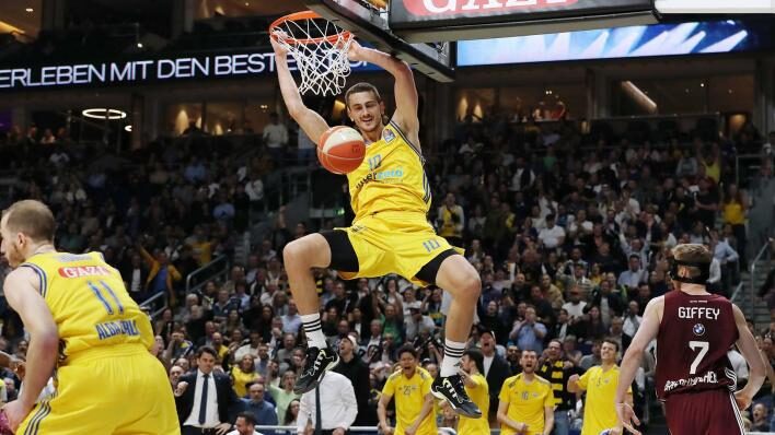 ALBA Berlin empfängt den FC Bayern München am 26.10.2025 zum Topspiel der BBL 2025. Analyse, Tickets und die wichtigsten Fakten zur Rivalität.