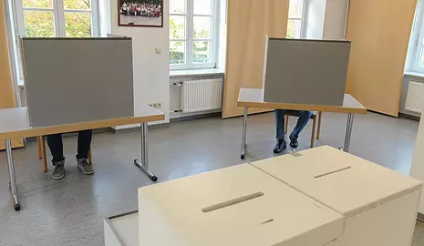 Verena Frey tritt für die Grünen als Landratskandidatin im Landkreis Main-Spessart an. Ihre Kampagne „Bock auf Zukunft“ setzt auf Teamgeist und Dialog.