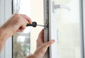 Fenster auf Wintermodus umstellen – Anleitung, Tipps und Wartung für mehr Wärme, weniger Heizkosten und längere Lebensdauer Ihrer Fenster.