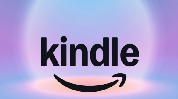 Amazon führt Kindle Translate (Beta) ein, ein KI-Service für KDP-Autoren. Unterstützt Übersetzungen zwischen Englisch, Spanisch und Deutsch. Erweitert globale Reichweite und Umsatz.