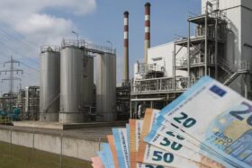 73% der energieintensiven Unternehmen in Deutschland verlagern Investitionen ins Ausland, so die Simon-Kucher Studie 2025. Hohe Energiepreise sind Faktor Nr. 1.