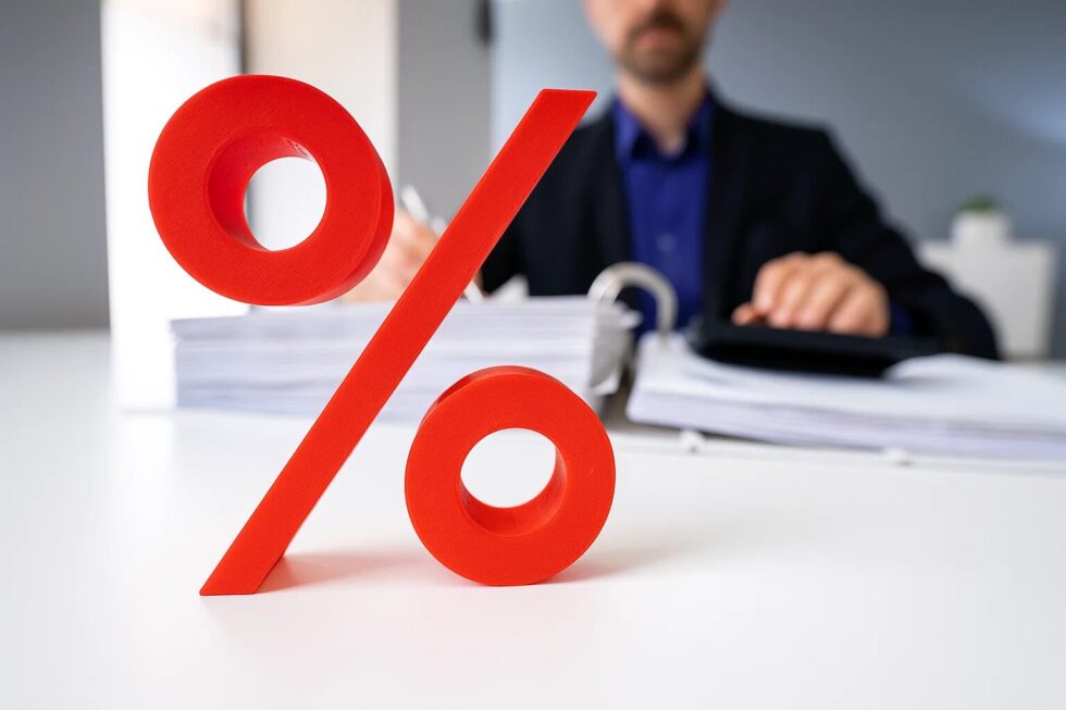 Die AXA und DBV bestätigen 3% laufende Verzinsung für 2026. Erfahren Sie, wie die Versicherer die Stabilität der Überschussbeteiligung in der Lebensversicherung gewährleisten.