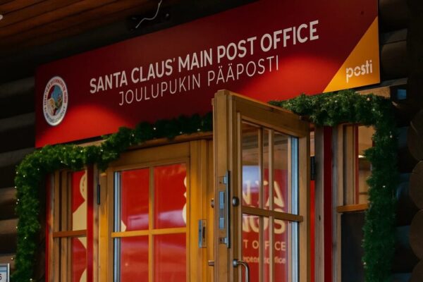 Christkind-Postämter 2025: Alle Adressen (Himmelpfort, Engelskirchen) und Einsendefristen. Tipps, welches Postamt die schönste Antwortkarte zurückschickt.