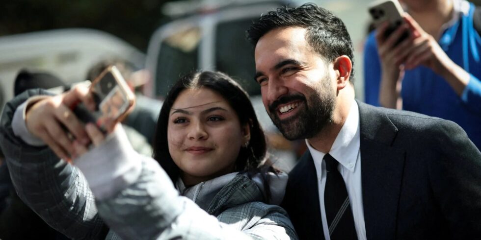 Zohran Mamdani gewinnt die Bürgermeisterwahl in New York mit über 1 Mio. Stimmen und wird der erste muslimische Bürgermeister. Demokraten siegen auch in New Jersey/Virginia.