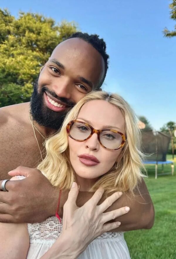 Madonna, 67, plant Hochzeit mit dem 29-jährigen Akeem Morris. Trotz 38 Jahren Altersunterschied ist die Liebe echt – ihre Kinder unterstützen sie.