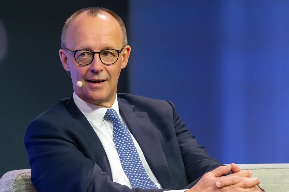 Friedrich Merz drängt Olaf Scholz zur Vertrauensfrage, erhöht den Druck auf die Koalition und schürt Spekulationen über mögliche Neuwahlen in Deutschland.