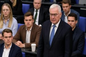 Die Union zog einen Entschließungsantrag zur Rentenreform überraschend zurück. Dies sollte die Junge Gruppe besänftigen. Die Mehrheit für die Abstimmung am Freitag ist unsicher.