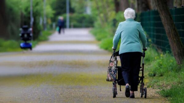 Deutsche sparen viel, verdienen aber wenig mit Kapital. 80% wollen mehr Kapitaleinkommen, 73% fordern private Altersvorsorge mit Rentenbeiträgen. Fakten zur DIVA-Studie 2025.