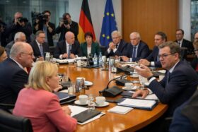 Der Vermittlungsausschuss berät über das Gesetz zur Stabilisierung der Krankenkassenbeiträge. Länder fordern Korrekturen am Finanzierungsplan der Bundesregierung.